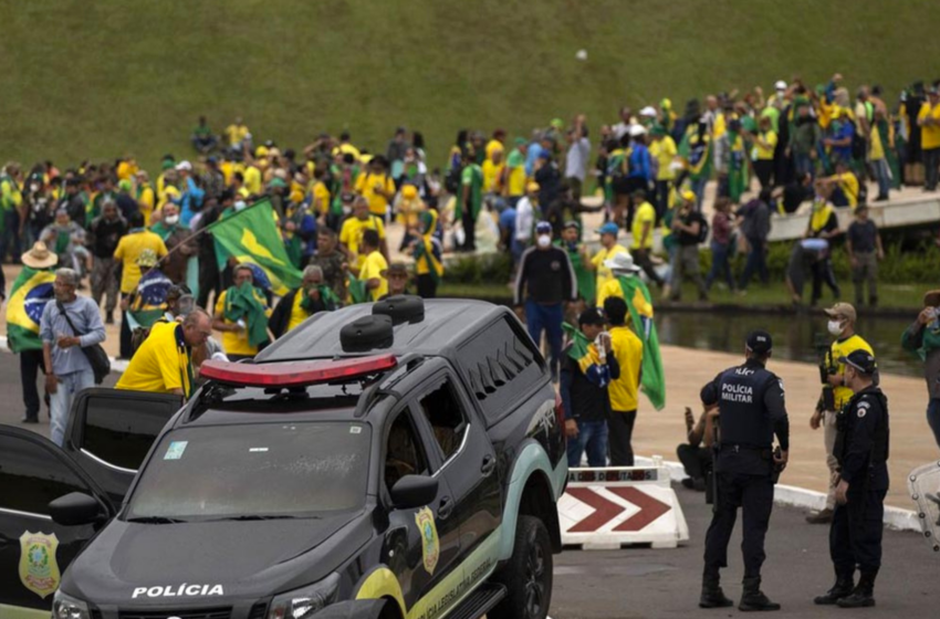  Brasileiros relembram ataques bolsonaristas de 8 de janeiro e cobram: ‘Sem anistia’